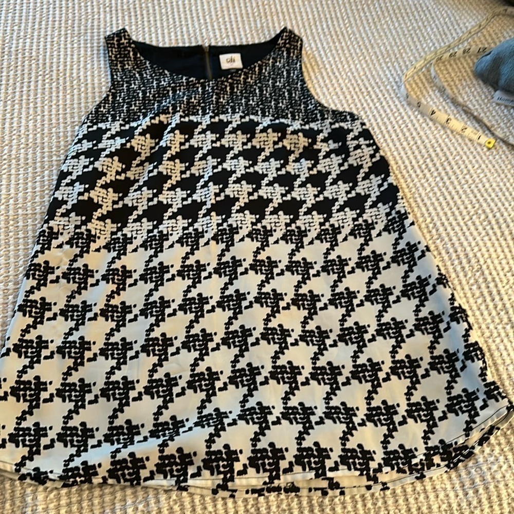 Cabi size small houndstooth top zipper back small black white